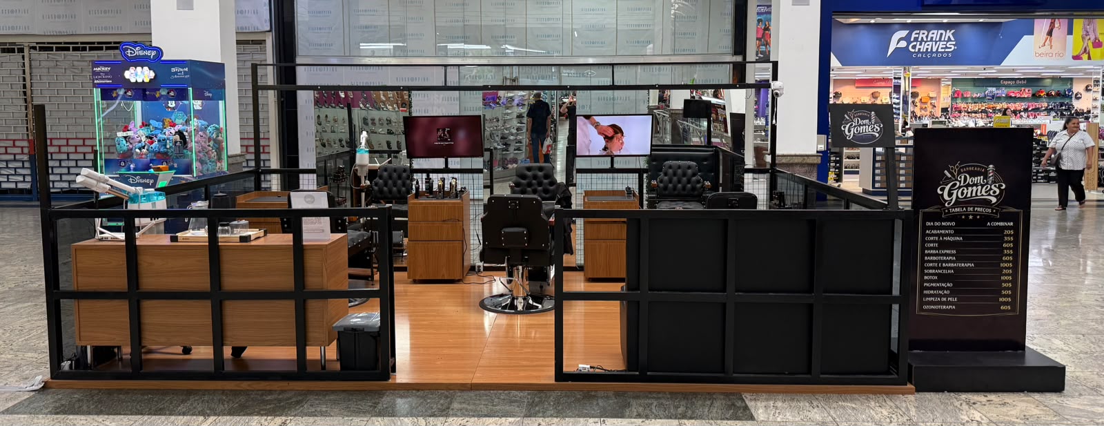 Fachada da Barbearia Dom Gomes no Big Shopping